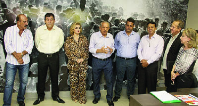 Iris Rezende com sindicalistas e vereadores em seu escritório político / Fernando Leite -Jornal Opção