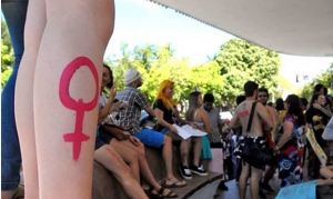 3ª Marcha das Vadias de Goiânia, que aconteceu este ano. Os manifestantes ocuparam o Coreto após passeata  no centro da capital