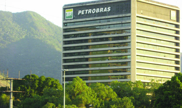 A Petrobrás, uma das maiores empresas do mundo, está sendo aviltada a níveis inimagináveis pelo governo do PT da presidente Dilma Rousseff