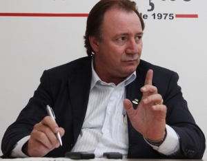 Júnior Friboi: aliado diz que é candidato e que não tem volta