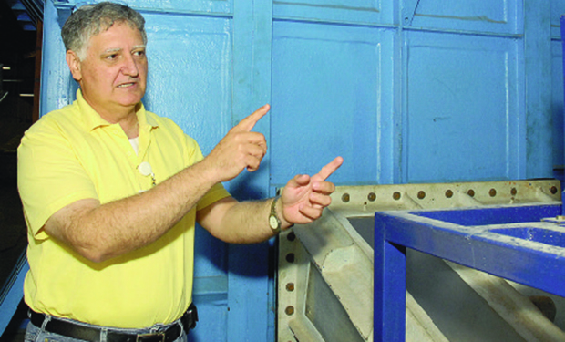 Professor Carlos Barreira Martinez: "O que ocorreu na Celg é parecido com o que está ocorrendo na Petrobrás” / Foto: Chris Okamoto/UFMG