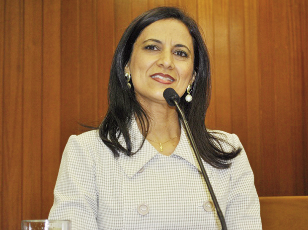 Líder do prefeito, Célia Valadão: “O chefe do Poder Executivo tem a prerrogativa de priorizar a venda das áreas” / Foto: Alberto Maia/Câmara
