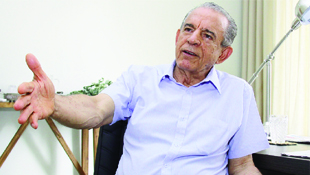 Ex-prefeito Iris Rezende: “Disputar eleição marcando passo com alguém com dinheiro seria negar tudo o que defendi”