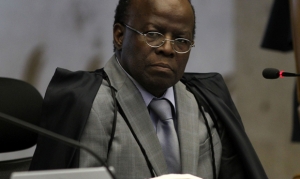 Joaquim Barbosa deu entrada no STF em 2003, por indicação do então presidente Luiz Inácio Lula da Silva, e assumiu a presidência em outubro de 2012