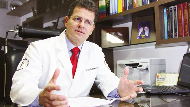 Cirurgião plástico Luiz Humberto Garcia: “São necessárias informações verdadeiras, transparentes, corretas e livres de omissões por parte do médico”