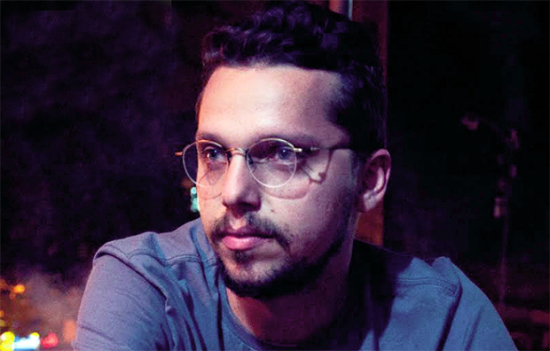O criador de “Julie, Agosto, Setembro”, Jarleo Barbosa, atua no cinema goiano com reflexão, produção e formação. Foto: Arquivo Pessoal