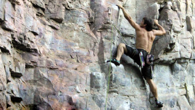 Guilherme Predebon se aventura no rapel: visitantes ficam muito satisfeitos com o trabalho receptivo da Cerrado Aventuras. Foto: Arquivo Pessoal
