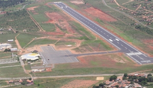 A pista de 1,3 mil metros de extensão do aeroporto de Pirenópolis foi construída pelo 11º BEC 