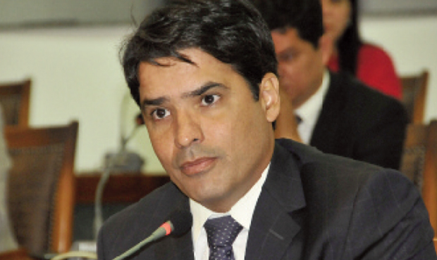 “O Marcelo Lélis, do PV, tem índice acima de 17% das intenções de voto, então ele se torna uma ameaça a quem domina o aparelho político. Da mesma forma o ex-governador Marcelo Miranda”