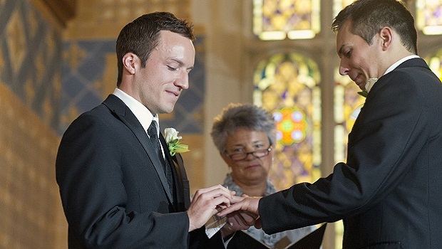 casamento-gay-homens-igreja2