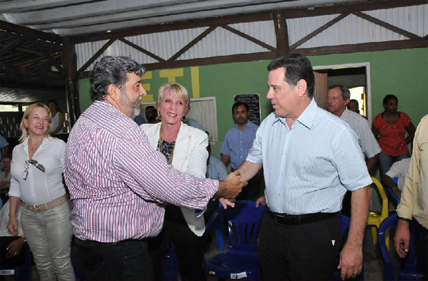 Prefeito Josaquim (à esquerda) com o governador durante inauguração da reconstrução da GO-118. Foto: Lailson Damásio/Governo de Goiás