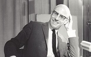 Michel Foucault: filósofo estimula a transformação da escola em feirão de experimentos de gueto