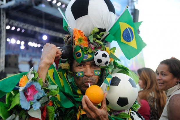 Torcedor enfeitado durante Fifa Fun Fest no Rio de Janeiro | Foto: EBC