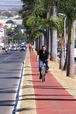 Ciclovias, como a da Avenida T-63, precisam ser interligadas a outras regiões