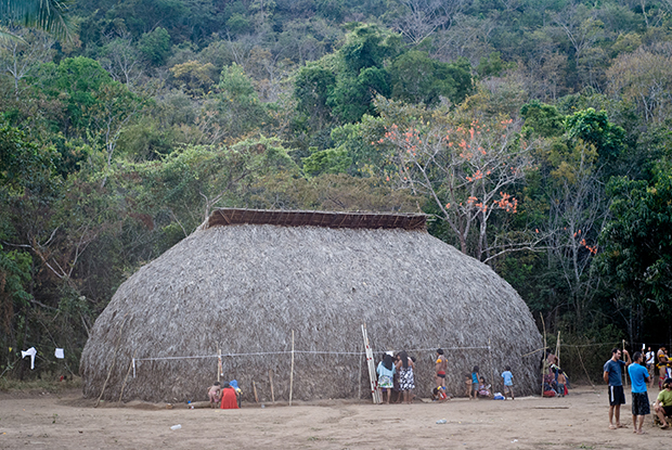 Oca construída por tribo indígena durante Aldeia Multiétnica, ao lado do Rio da Lua