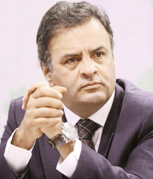 Aécio Neves: a oposição brigou para sediar a Copa-Rombo em seus Estados
