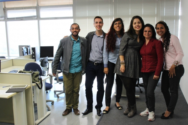 Sarah Teófilo e outros cinco finalista do concurso  Foto: Reprodução/Facebook