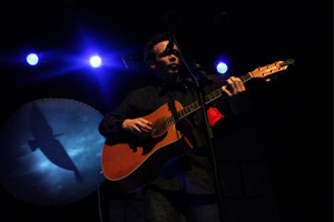 Vocalista da banda Cascavevelt, Lino Calaça