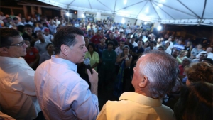 Ao falar com a população jataiense –– que representa quase 70 mil eleitores no Estado ––, Marconi Perillo e sua comitiva destacaram ações de sua atual gestão direcionadas à cidade | Foto:  Henrique Luiz