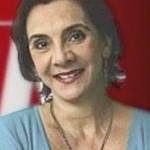 Lucia Hippolito, cientista política, diz que pensou em morrer, ao ver seu corpo todo paralisado, mas agora quer andar e viver