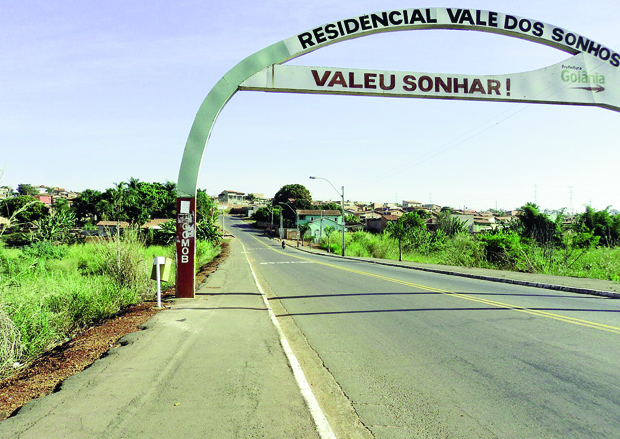 Portal de entrada do Residencial Vale dos Sonhos: bairro de  população de baixa renda e com muitos problemas de infraestrutura / Foto: Divulgação/Prefeitura