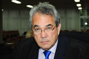 Desembargador Norival Santomé votou diferente do relator, desembargador Leandro Crispim, favorável ao afastamento sem prazo pré-estabelecido | Foto: Reprodução/TJGO