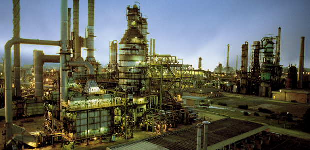 Prejuízo da Petrobrás em não corrigir preços de combustíveis chega a R$ 59 bilhões, enquanto rombo com o represamento dos preços da tarifa energética pode ter chegado a R$ 120 bi lhões