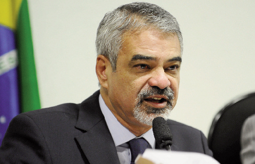 Petista Humberto Costa desdenha Aécio: “Foi Dilma quem venceu a eleição”