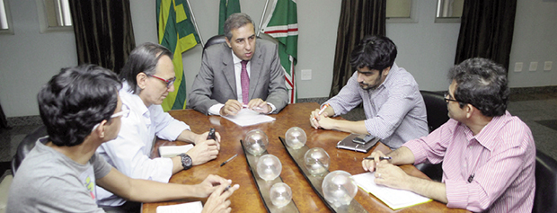 Governador em exercício José Eliton fala a editores do Jornal Opção: “Com o passar do tempo, o modelo de listas fechadas fomenta o fortalecimento partidário e a discussão interna” (Foto: Fernando Leite)