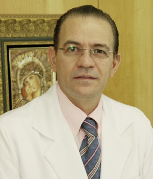 Sérgio Aidar: “Às vezes, a própria família traz a jovem para colocar uma prótese ou tirar uma gordurinha” Foto: Wagner Alves