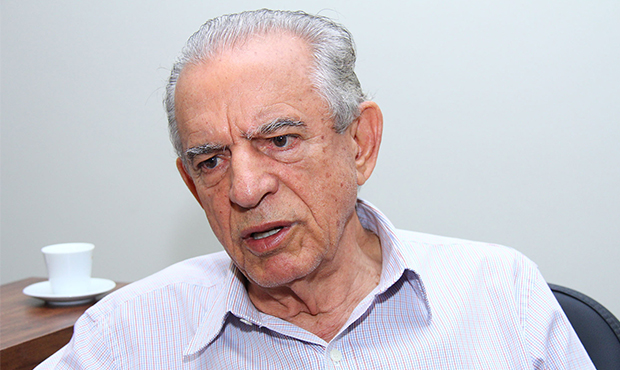 Iris Rezende: o peemedebista-chefe tem lugar garantido na galeria histórica dos grandes políticos e gestores de Goiás. Mas deixou se ser contemporâneo dos goianos atuais, fala para eleitores que só existem em sua imaginação passadista e se tornou pouco realista | Fernando Leite/Jornal Opção