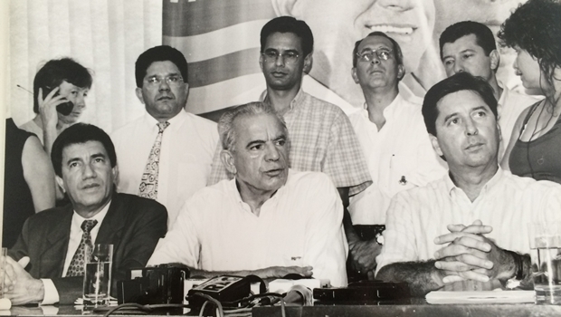 O ex-governador Naphtali Alves, Iris e o então candidato ao Senado, Maguito Vilela, em 1998 | Foto: arquivo pessoal / Jornal Opção