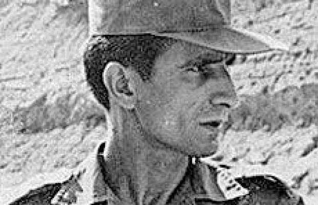 Carlos Lamarca: o capitão do Exército desertou e, aliado a esquerdistas, contribuiu para matar pessoas inocentes. Resultado: foi valorizado pelos governos da esquerda Foto: Wikipédia