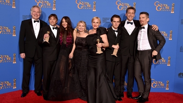 Elenco de "Boyhood: da Infância à Juventude" comemora vitórias no Globo de Ouro 2014 | Foto: Reprodução / Just Jared