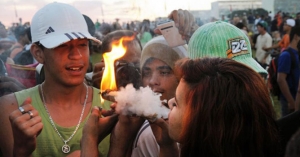 Marcha da Maconha no gramado do Congresso Nacional, participantes reivindicam a legalização da maconha, em 25 de maio de 2014 / Foto: Luis Macedo/ Câmara dos Deputados (23/05/2014)