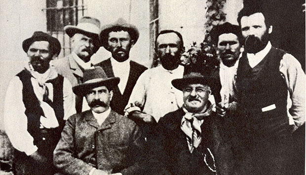Fundada em 1890, no município de Palmeira, no Estado do Paraná, a Colônia Cecília foi uma comuna experimental baseada em premissas anarquistas e liderada pelo jornalista e agrônomo italiano Giovanni Rossi (em pé, à direita)