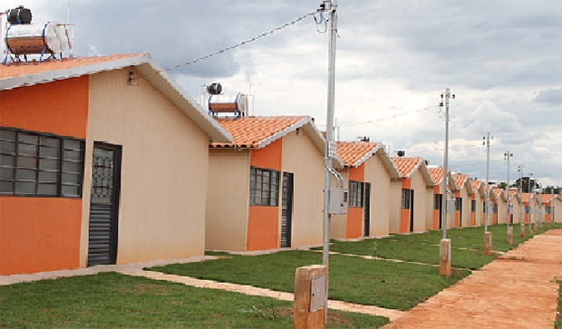 estamos entregando 1.140 unidades habitacionais, com toda a estrutura de urbanização, asfalto, galeria de água pluvial, meio-fio, calçada e gramado em volta das casas”