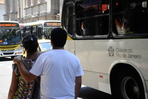 Os cariocas pagam, a partir de hoje (03), 13,3% a mais no preço das passagens dos ônibus municipais, o que elevou o preço do bilhete de R$ 3 para R$ 3,4 | Foto: Tomaz Silva/Agência Brasil