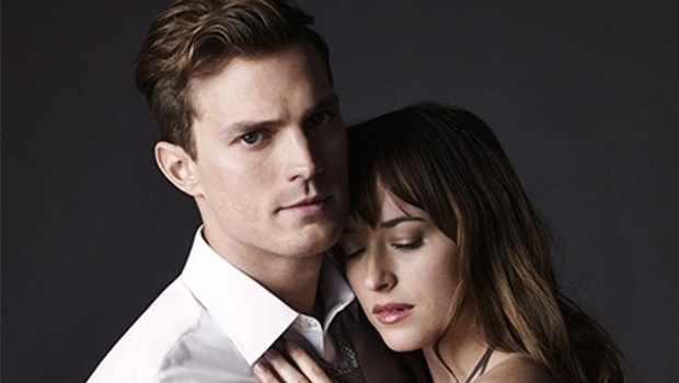 Christian Grey e Anastasia Steele, de “50 Tons de Cinza”:  ele quer dominá-la, mas a coisa foge de seu controle / Universal Pictures