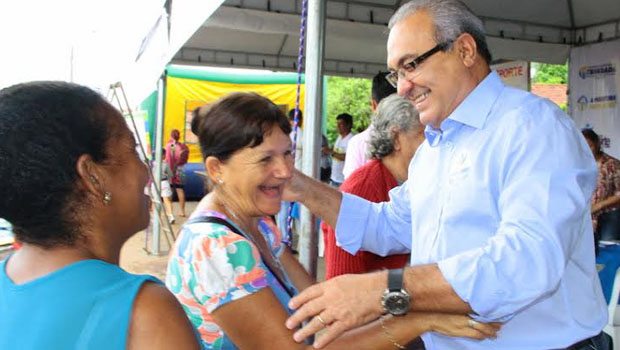 Jânio Darrot com cidadãos que foram atendidos pela edição do programa