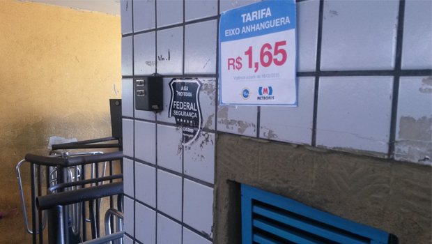 Nos terminais de ônibus, os valores já foram atualizados. A tarifa para o Eixo Anhanguera permanece a metade da tarifa comum  Foto: Marcelo Gouveia