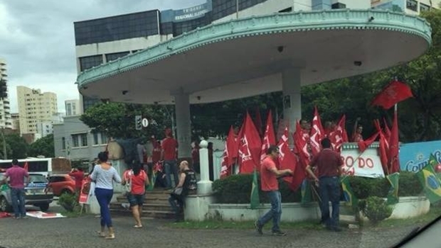 Manifestantes se reúnem no Coreto da Praça Cívica, em Goiânia | Foto: Reprodução/Facebook