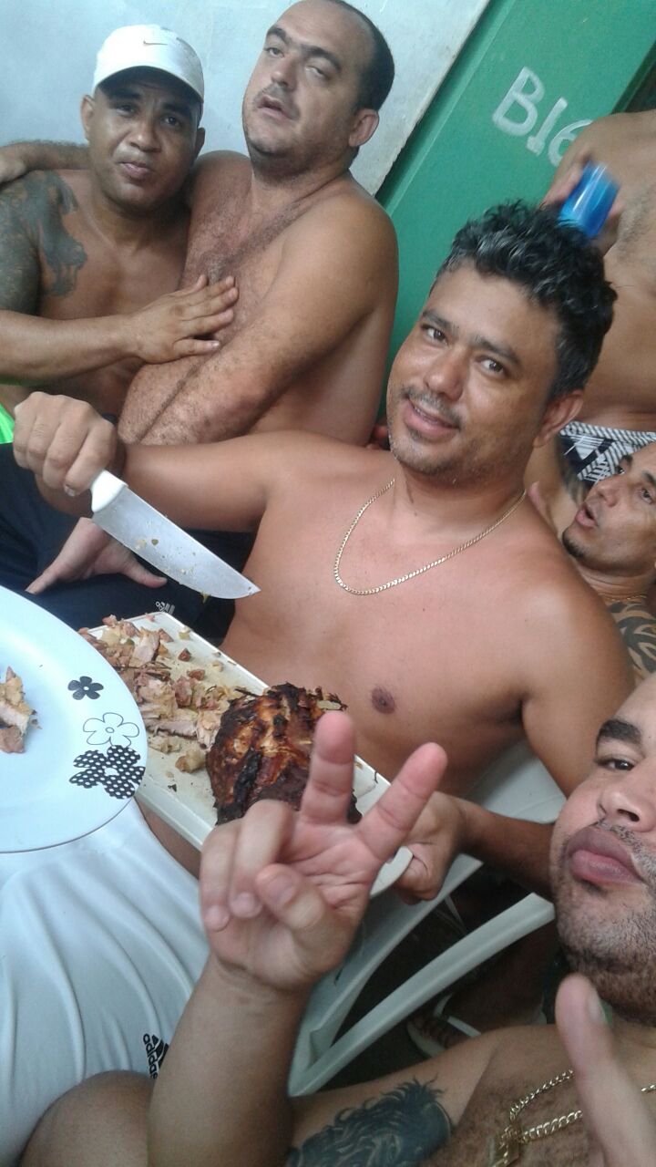 Presos em um dos churrascos realizados dentro da penitenciária | Foto: reprodução / Sinspeb