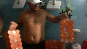 Preso da Penitenciária Lemos Brito com cerveja que entra ilegalmente no local | Foto: reprodução / Sinspeb