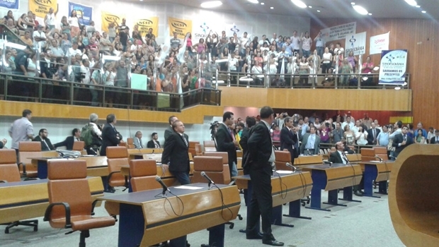 Vereadores acompanham votação para derrubada do veto do prefeito: vitória da base | Foto: Laura Machado
