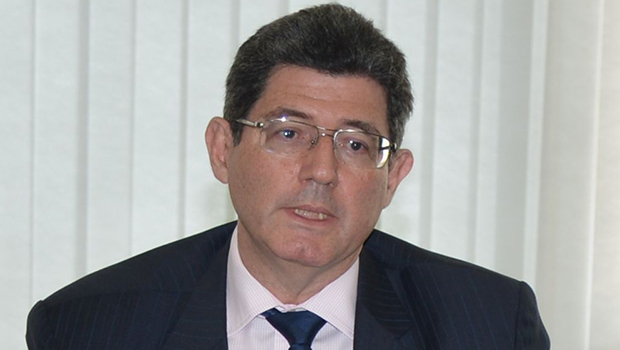 Ministro Joaquim Levy: precisa implantar um duro ajuste fiscal, mas não tem apoio nem do PT da presidente | Foto: Antonio Cruz/Agência Brasil