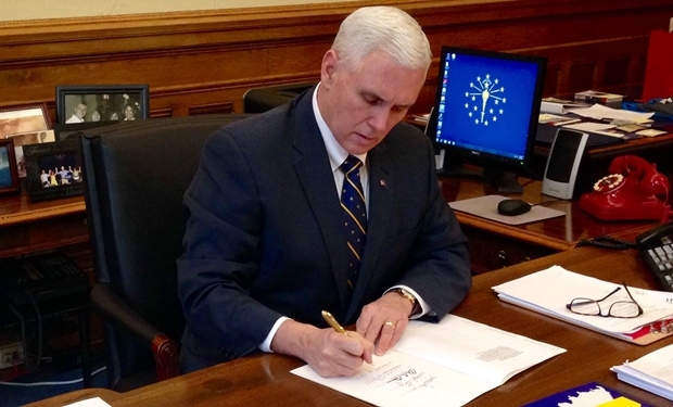 Governador de Indiana, Mike Pence, foi criticado pela lei | Foto: reprodução / Facebook