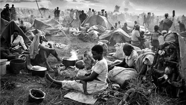 Campo de refugiados do conflito em Ruanda, nos anos 90: após 20 anos, situação do continente segue dramática e sem sinais de mudança para melhor | Fotos: Divulgação