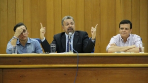 Zander, Elias Vaz e Paulo Borges, durante audiência pública no auditório Jaime Câmara | Foto: Marcelo do Vale/ Câmara Municipal 