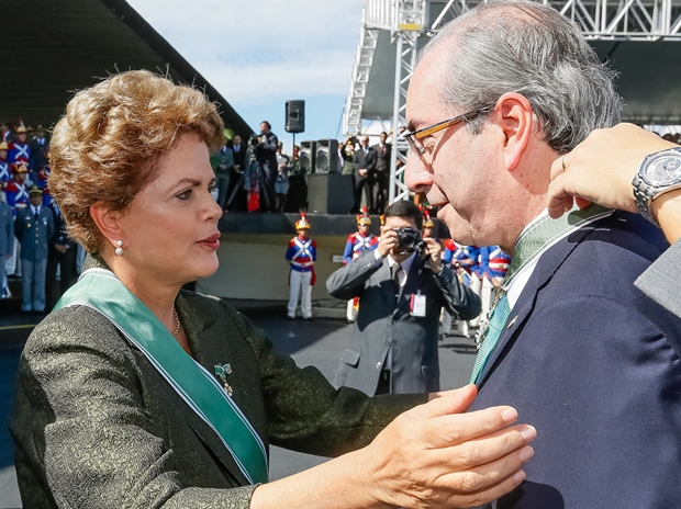 Presidente Dilma entrega condecoração ao presidente da Câmara, Eduardo Cunha: o comando do País | Foto: Roberto Stuckert Filho | PR